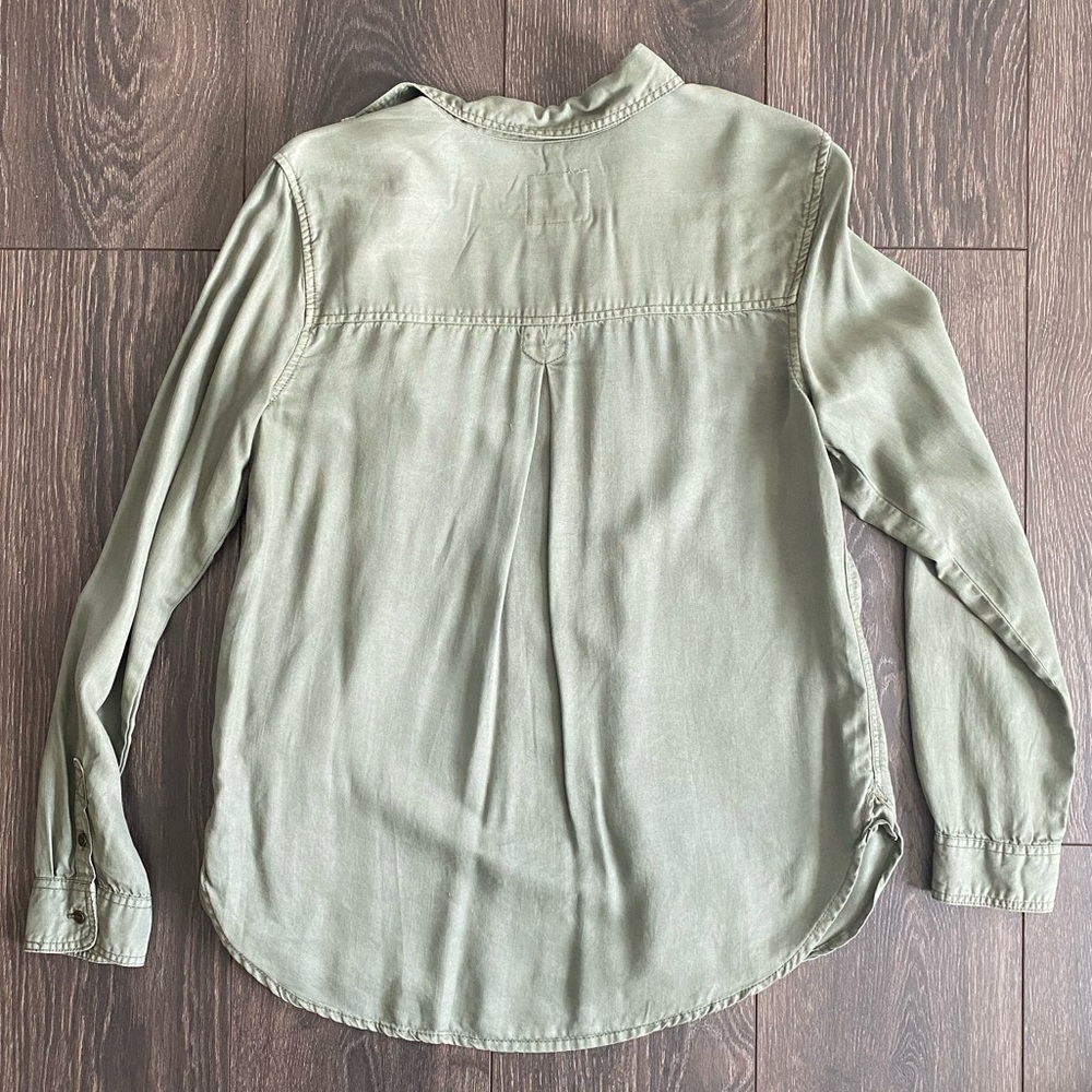 AE Button Up - Picture 4 of 5